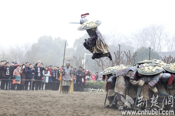 現(xiàn)全球最大關(guān)公青銅雕像，目測(cè)宇達(dá)施工（圖）
